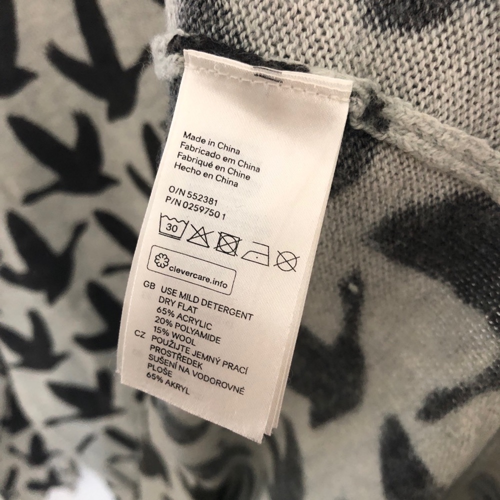 H&M Black Grey Swallow Bird Print Pattern Sweater Medium - Picture 5 of 7